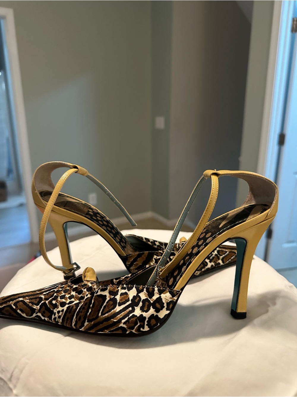 Mixx size 6 Women's Leopard Print Pointed Toe High Heels in Yellow